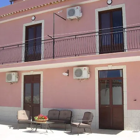 Il Mirto E La Rosa Bed & Breakfast 3*